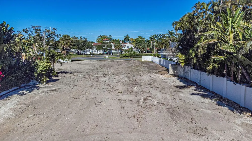 140 BRIGHTWATERS BOULEVARD NE St Petersburg, FL 33704