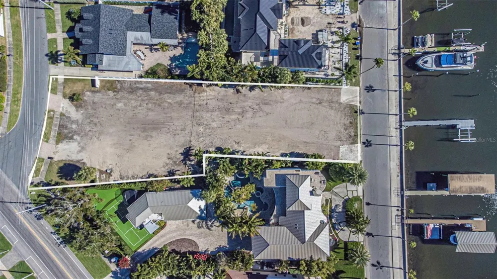 140 BRIGHTWATERS BOULEVARD NE St Petersburg, FL 33704