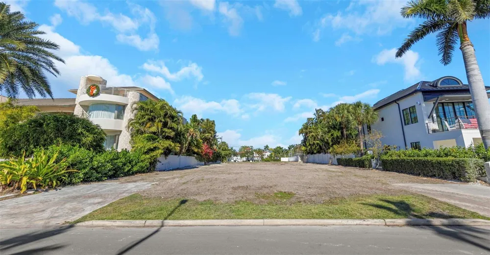 140 BRIGHTWATERS BOULEVARD NE St Petersburg, FL 33704