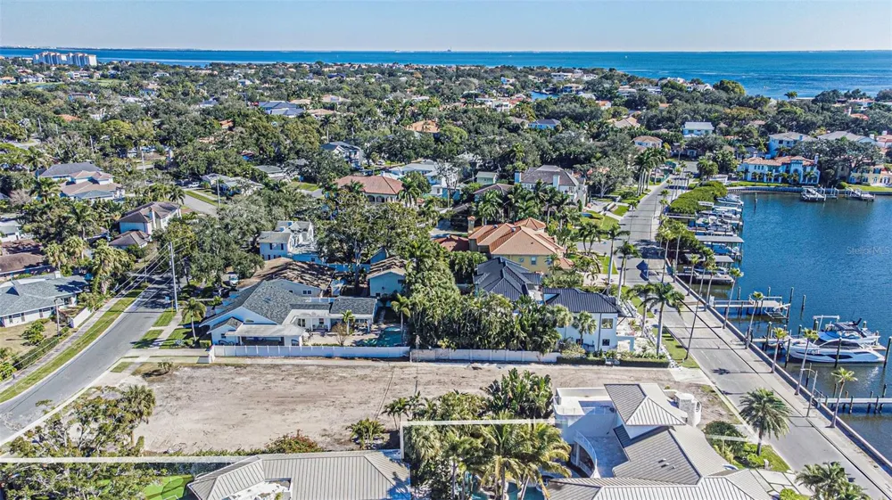 140 BRIGHTWATERS BOULEVARD NE St Petersburg, FL 33704