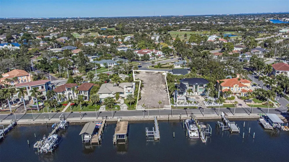 140 BRIGHTWATERS BOULEVARD NE St Petersburg, FL 33704