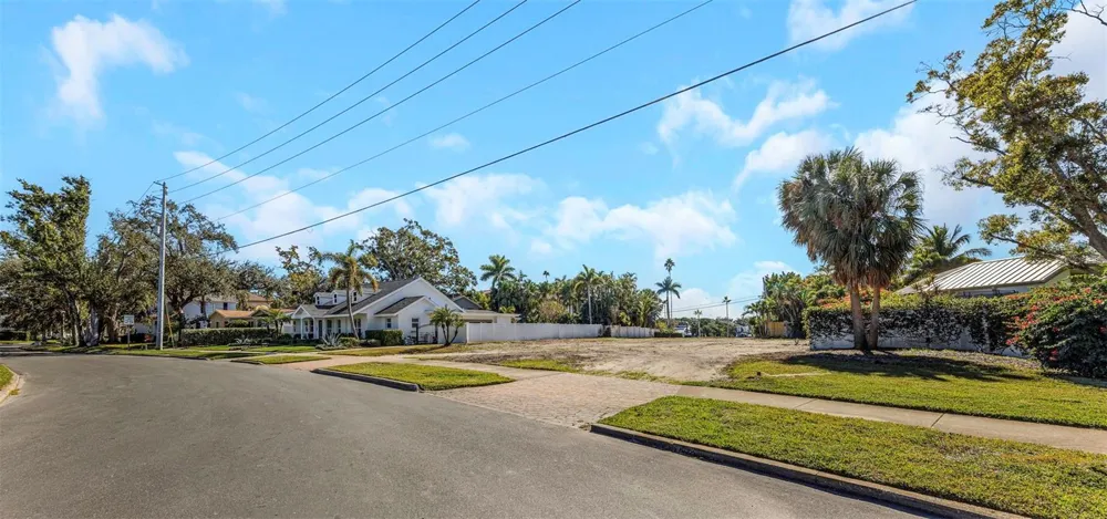 105 ESTADO WAY NE St Petersburg, FL 33704