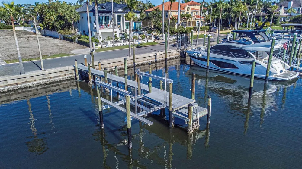 105 ESTADO WAY NE St Petersburg, FL 33704