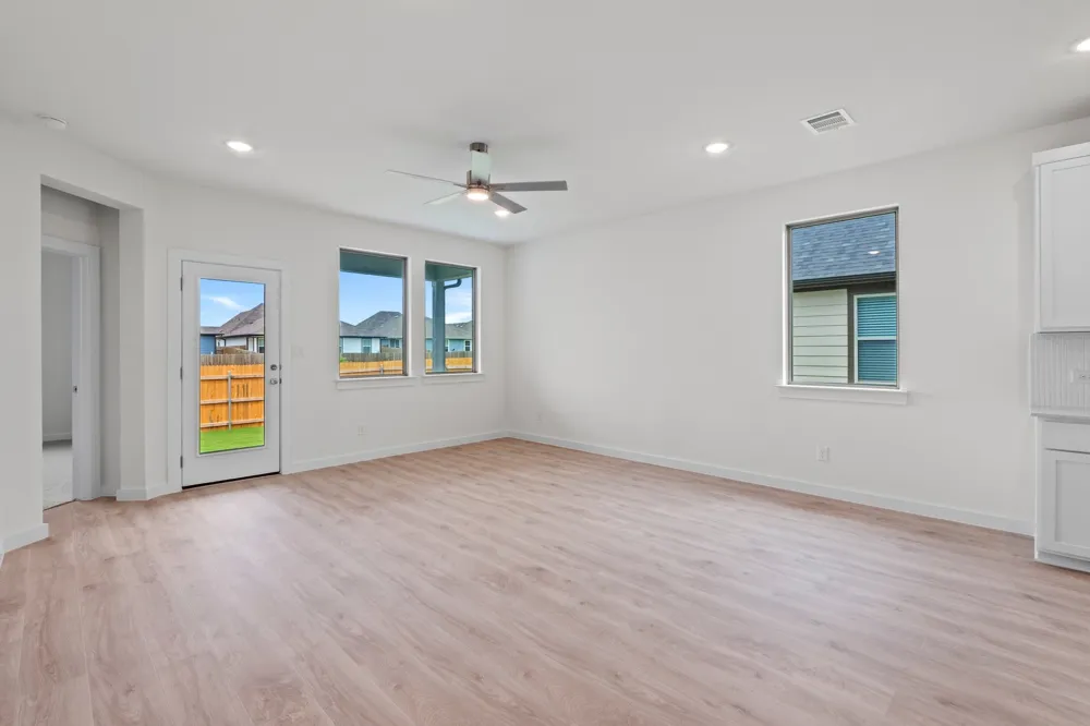 1102 Universal Drive Hutto, TX 78634