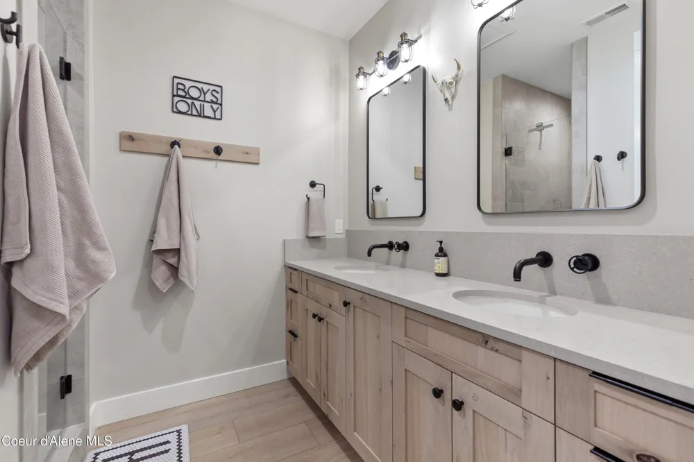 713 Center Valley Road Sandpoint, ID 83864