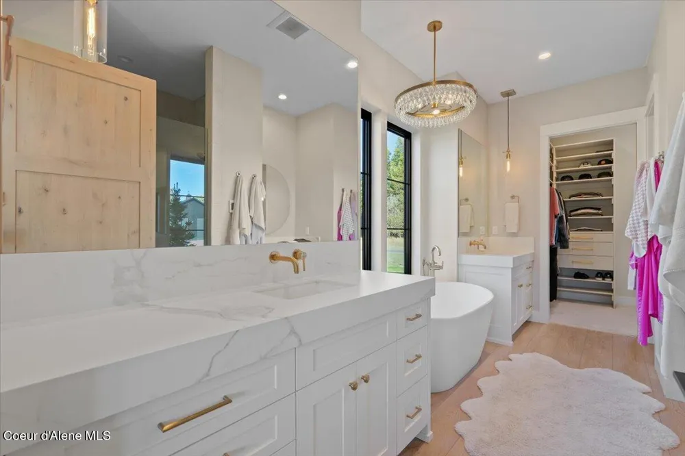 713 Center Valley Road Sandpoint, ID 83864