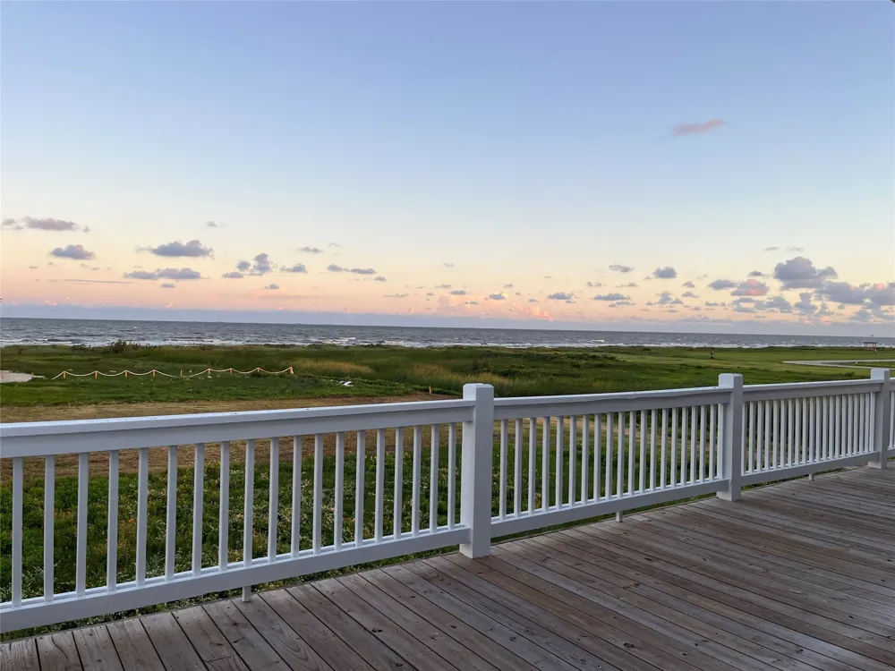 512 Caplen Shores Circle Port Bolivar, TX 77617