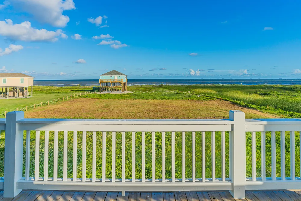 512 Caplen Shores Circle Port Bolivar, TX 77617