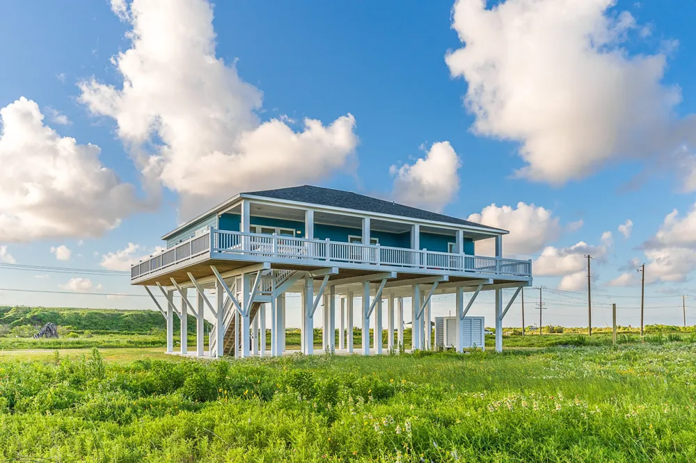 512 Caplen Shores Circle Port Bolivar, TX 77617