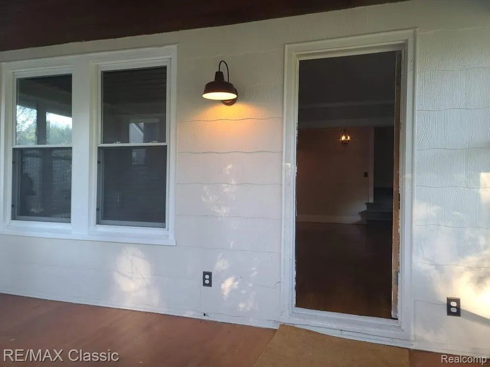 300 BAKER STREET Royal Oak City, MI 48067