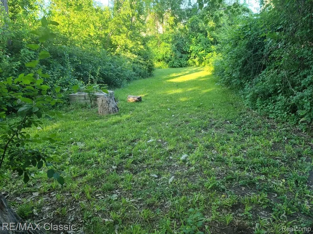 300 BAKER STREET Royal Oak City, MI 48067