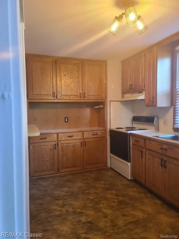 300 BAKER STREET Royal Oak City, MI 48067