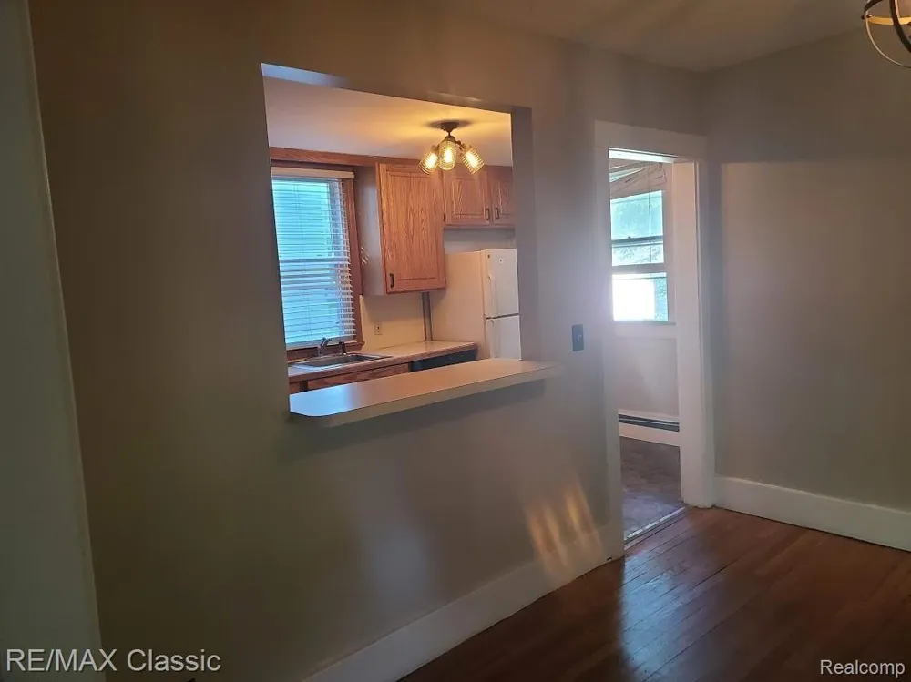 300 BAKER STREET Royal Oak City, MI 48067