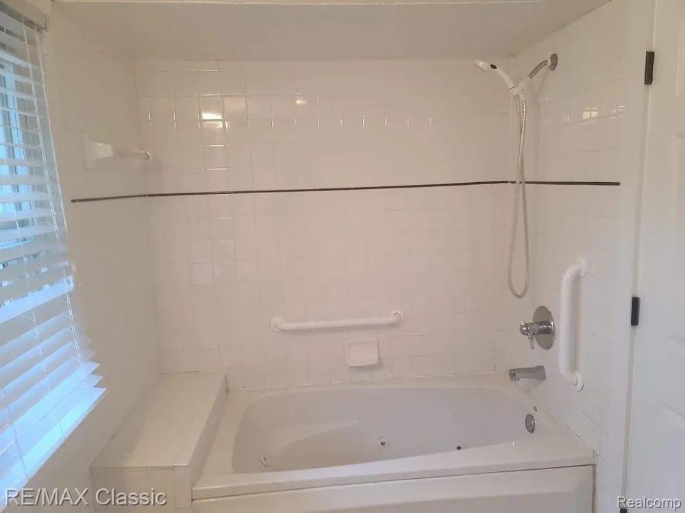 300 BAKER STREET Royal Oak City, MI 48067
