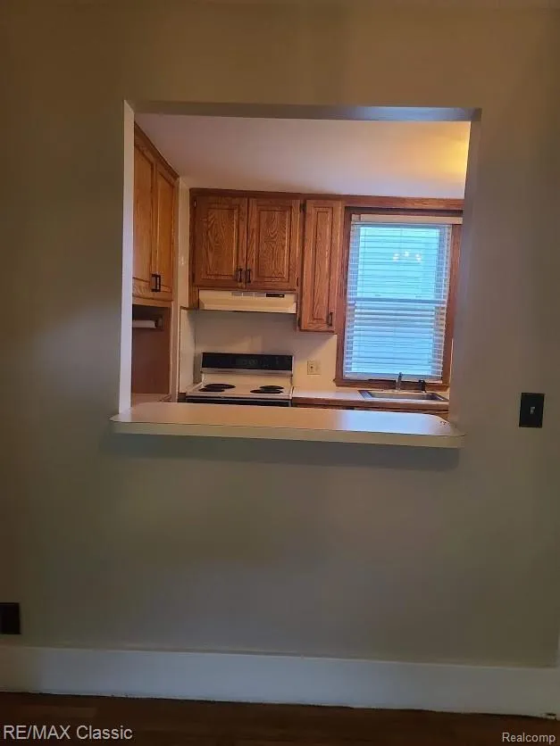 300 BAKER STREET Royal Oak City, MI 48067