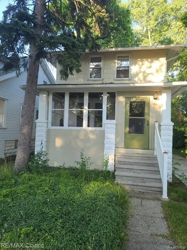 300 BAKER STREET Royal Oak City, MI 48067