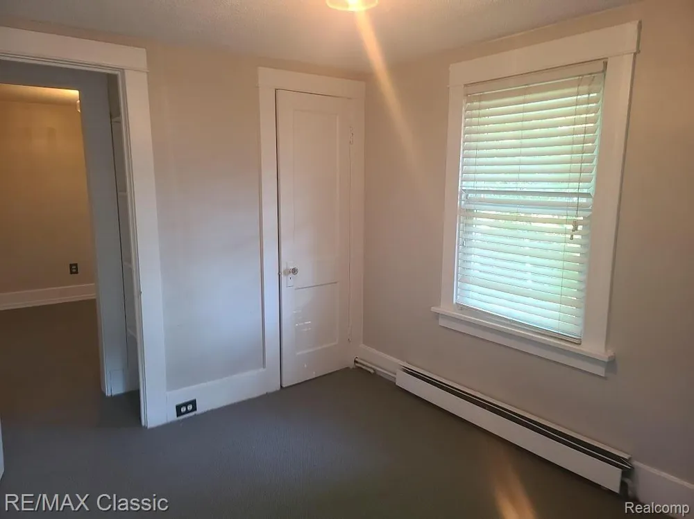 300 BAKER STREET Royal Oak City, MI 48067