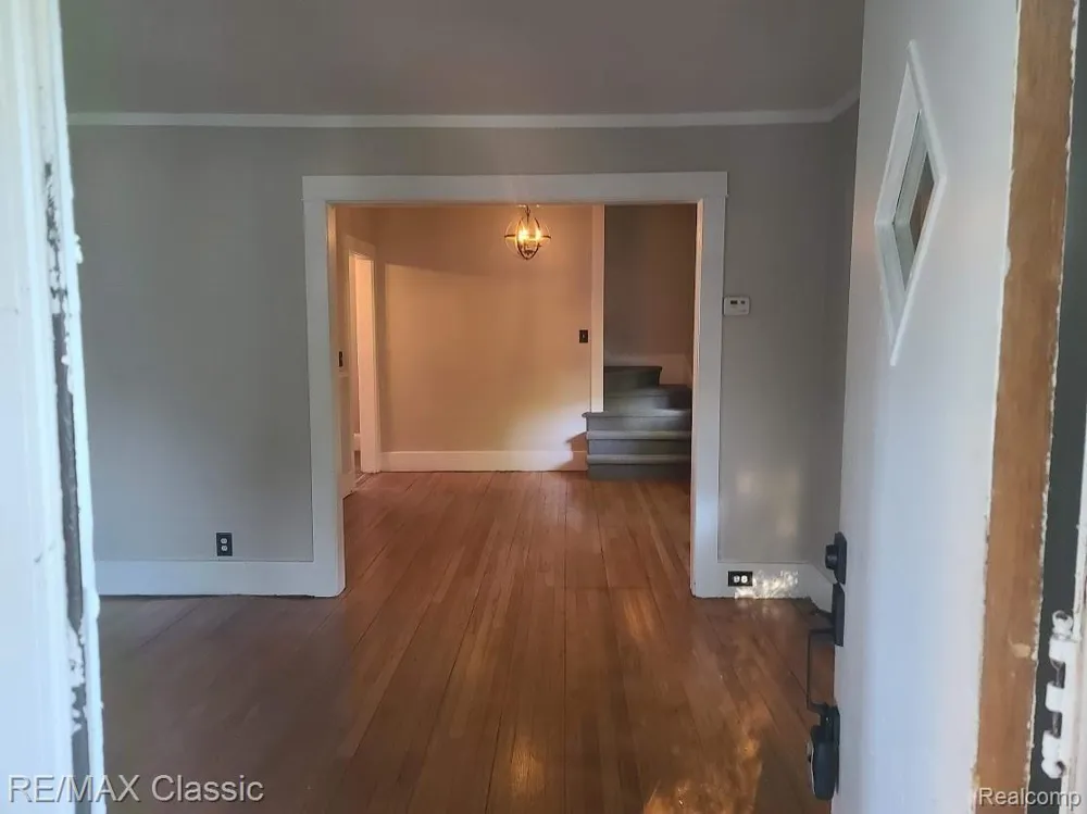 300 BAKER STREET Royal Oak City, MI 48067