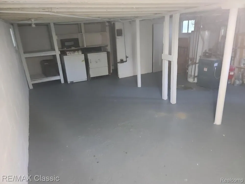 300 BAKER STREET Royal Oak City, MI 48067