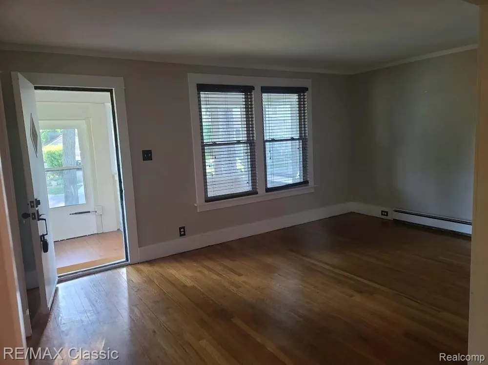 300 BAKER STREET Royal Oak City, MI 48067