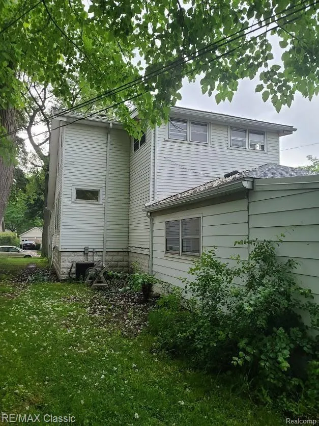 304 BAKER STREET Royal Oak City, MI 48067