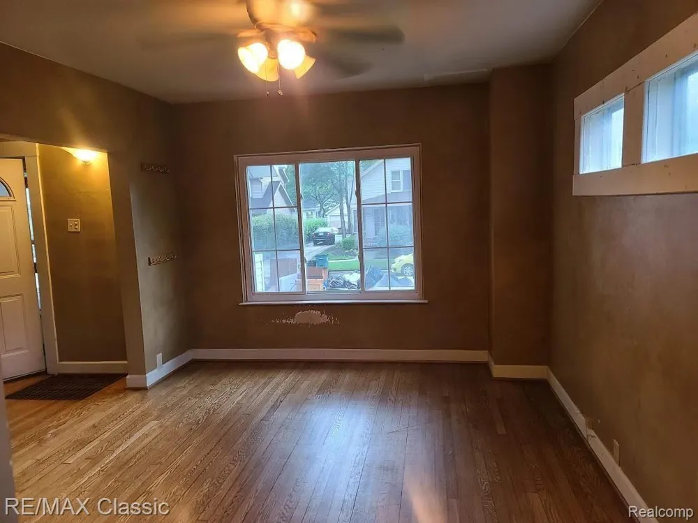 304 BAKER STREET Royal Oak City, MI 48067