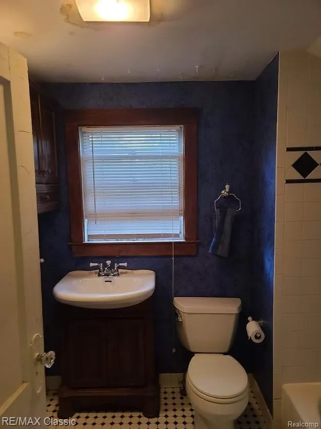 304 BAKER STREET Royal Oak City, MI 48067