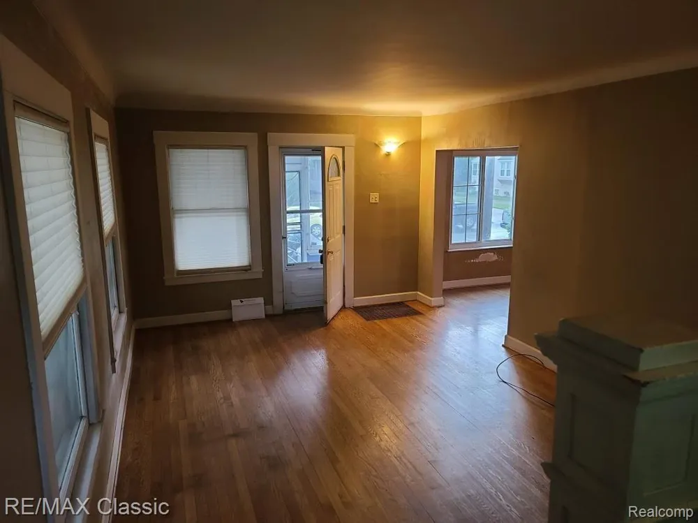 304 BAKER STREET Royal Oak City, MI 48067