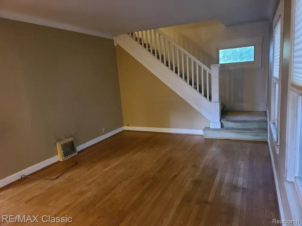304 BAKER STREET Royal Oak City, MI 48067