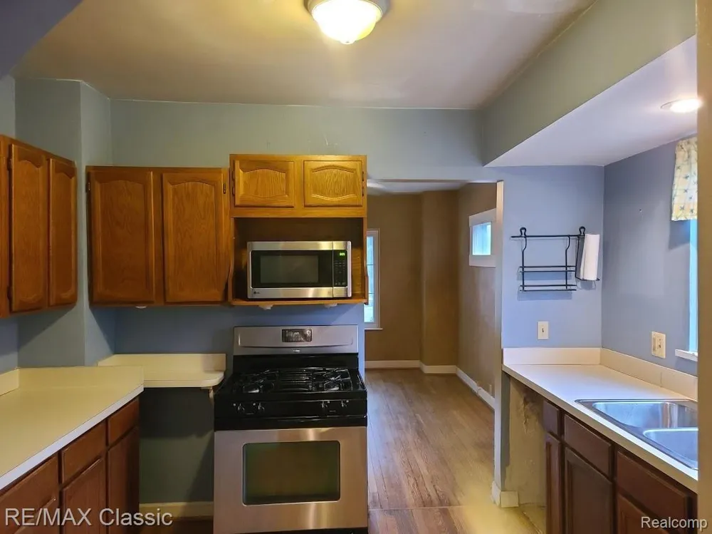 304 BAKER STREET Royal Oak City, MI 48067