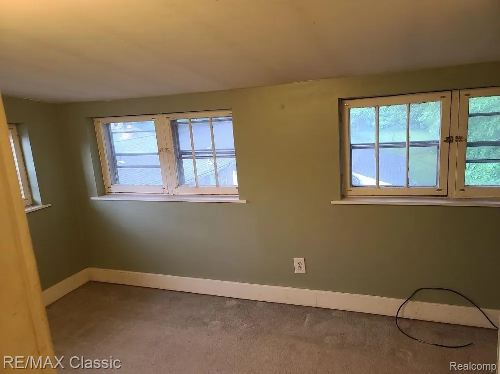 304 BAKER STREET Royal Oak City, MI 48067