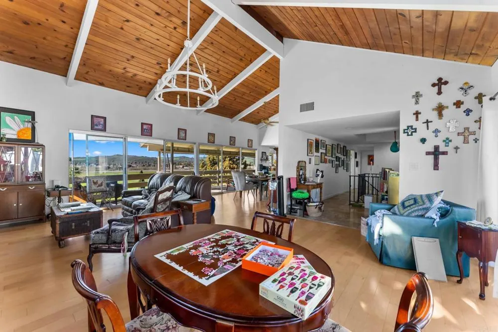 32 Via Casitas Bonsall, CA 92003