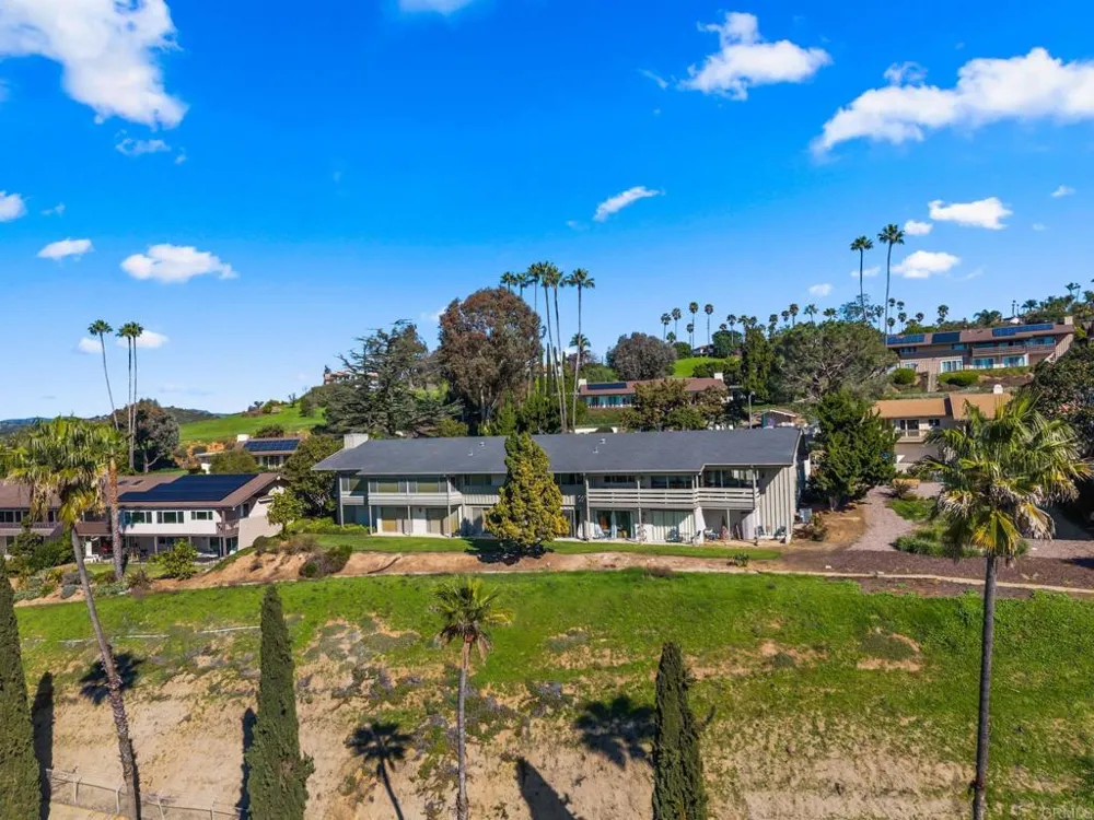 32 Via Casitas Bonsall, CA 92003