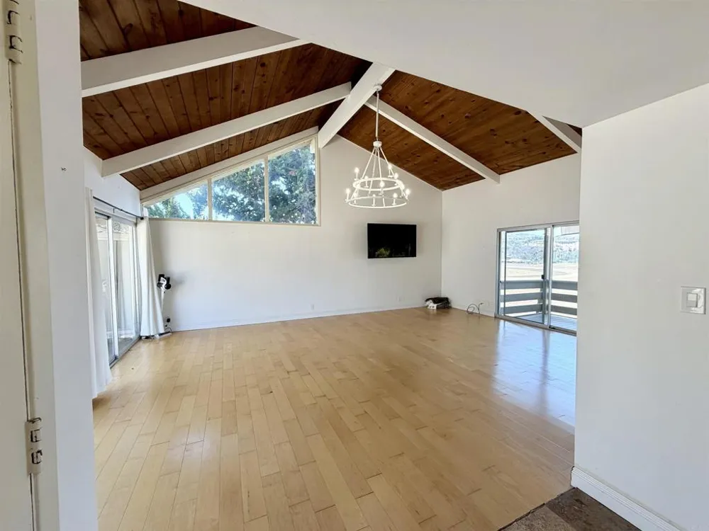32 Via Casitas Bonsall, CA 92003