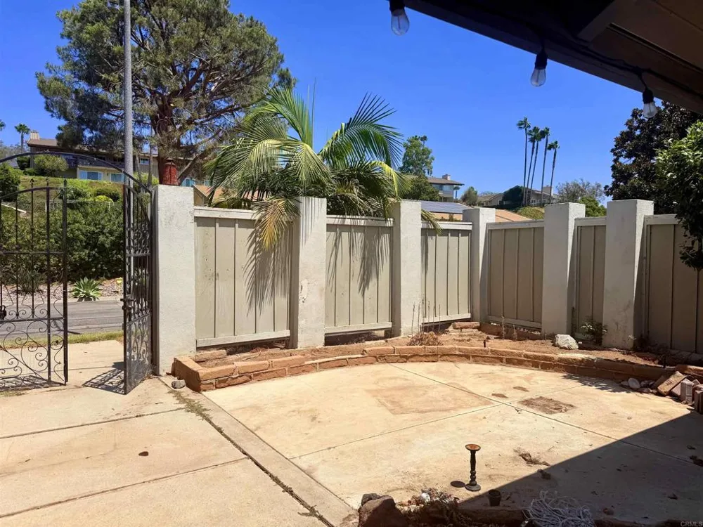 32 Via Casitas Bonsall, CA 92003