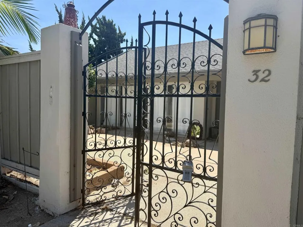 32 Via Casitas Bonsall, CA 92003