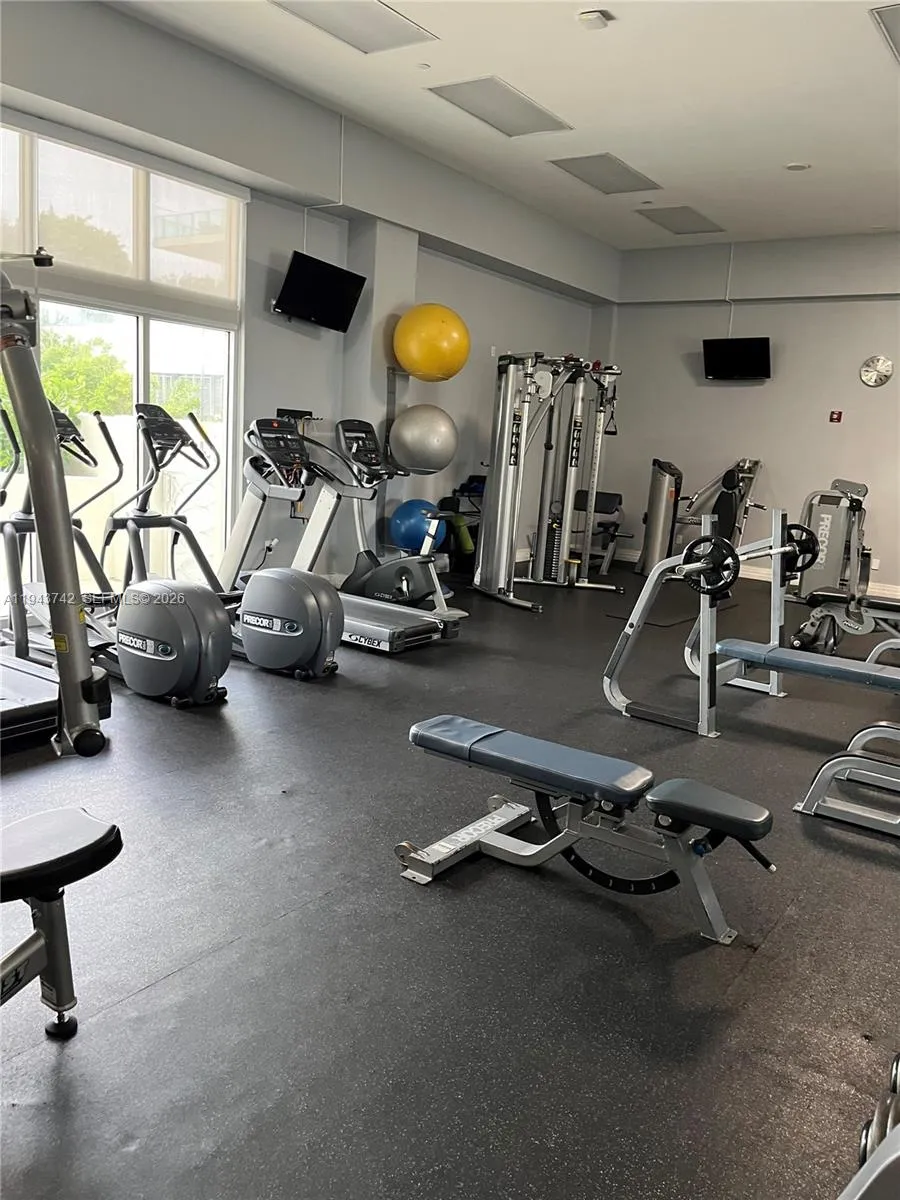 6917 Collins Ave #426 Miami Beach, FL 33141