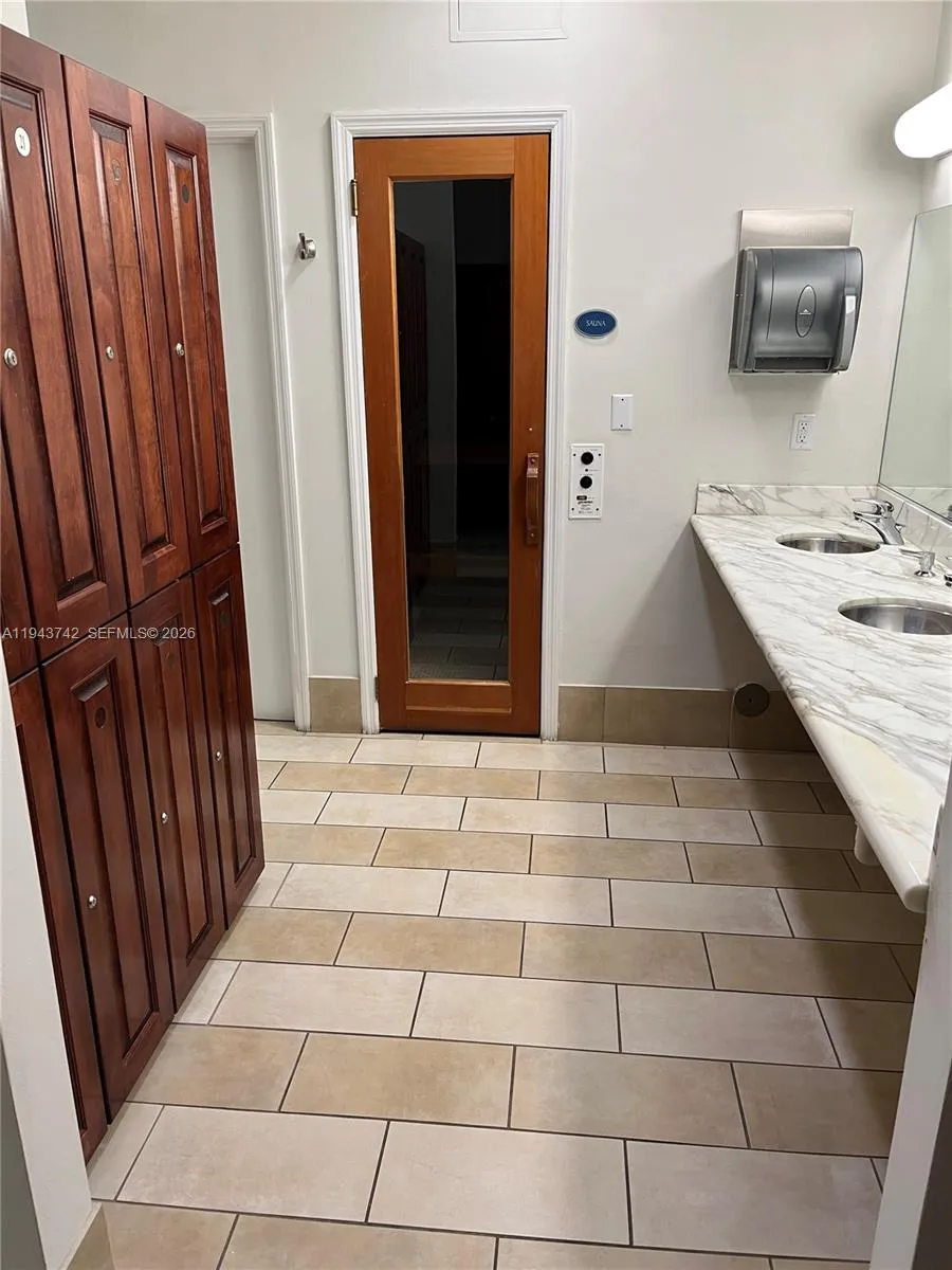 6917 Collins Ave #426 Miami Beach, FL 33141