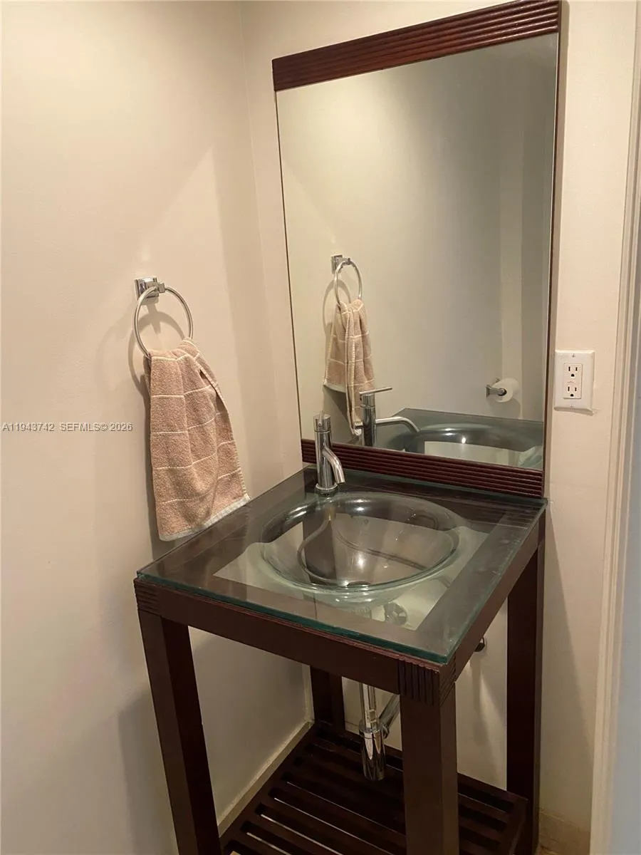 6917 Collins Ave #426 Miami Beach, FL 33141