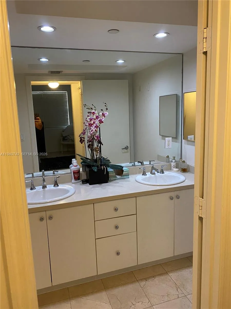 6917 Collins Ave #426 Miami Beach, FL 33141