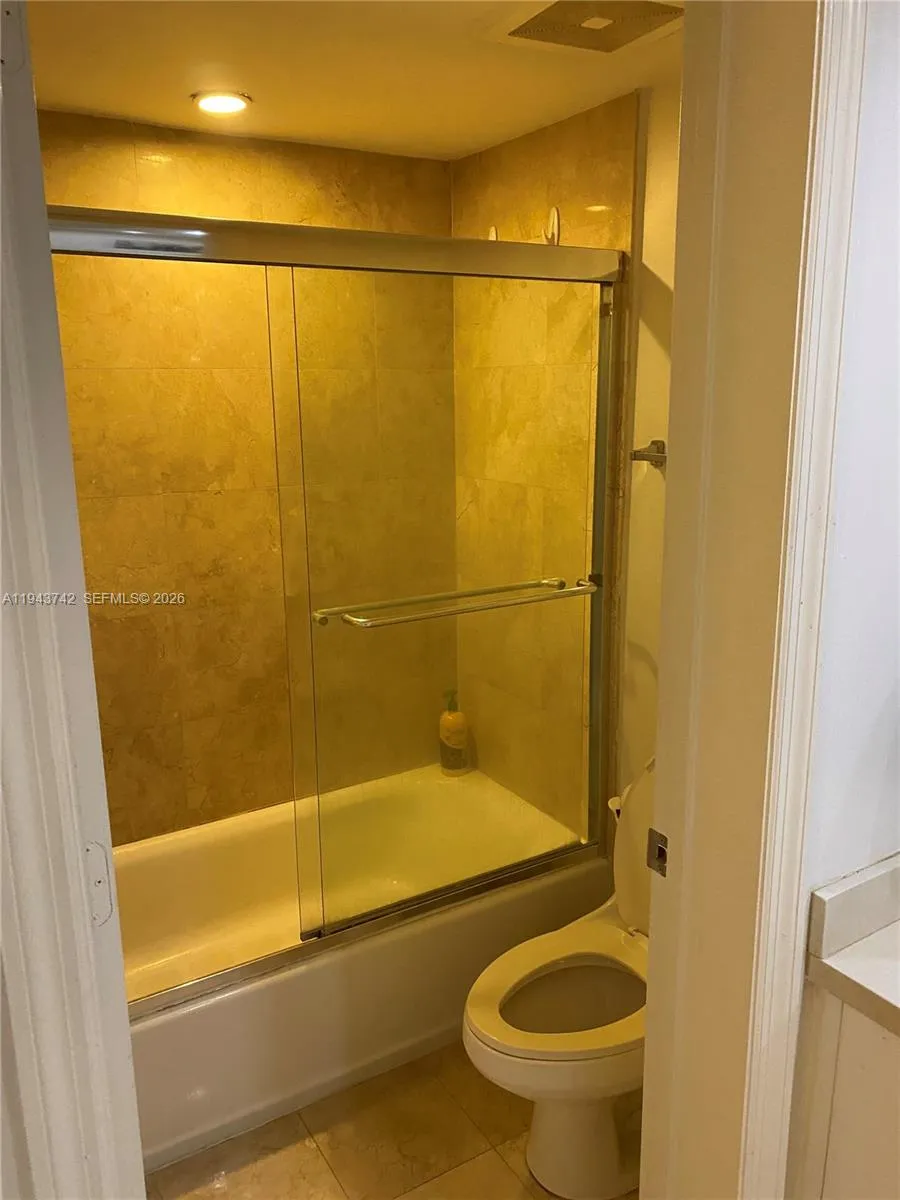 6917 Collins Ave #426 Miami Beach, FL 33141