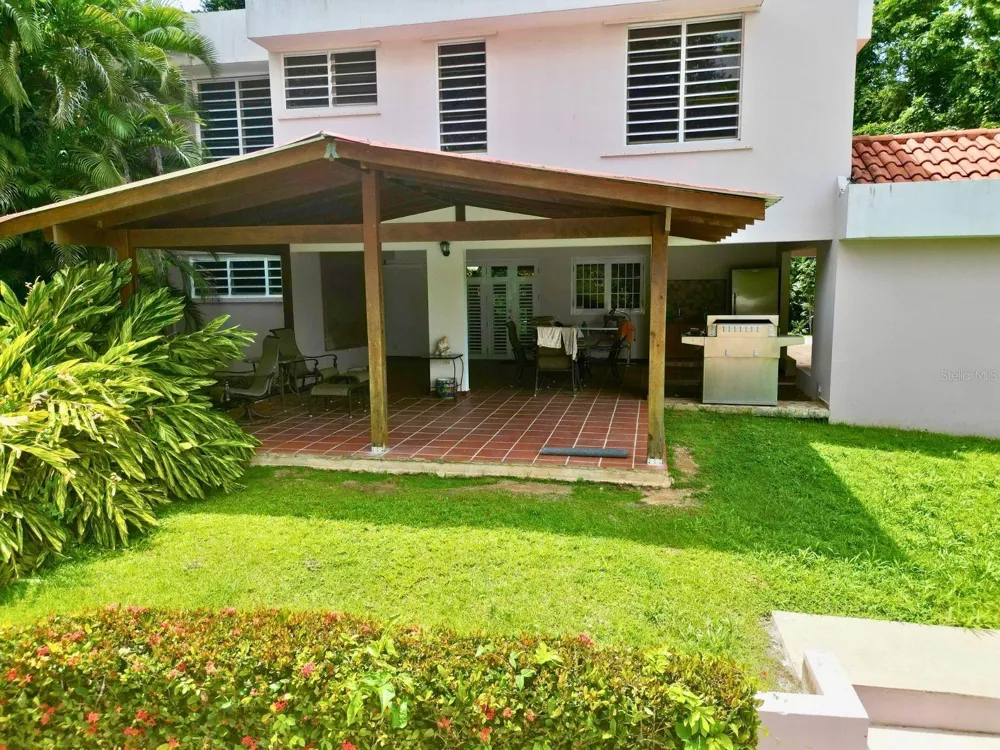 D 17 SUNSET HILLS Guaynabo, PR 00970