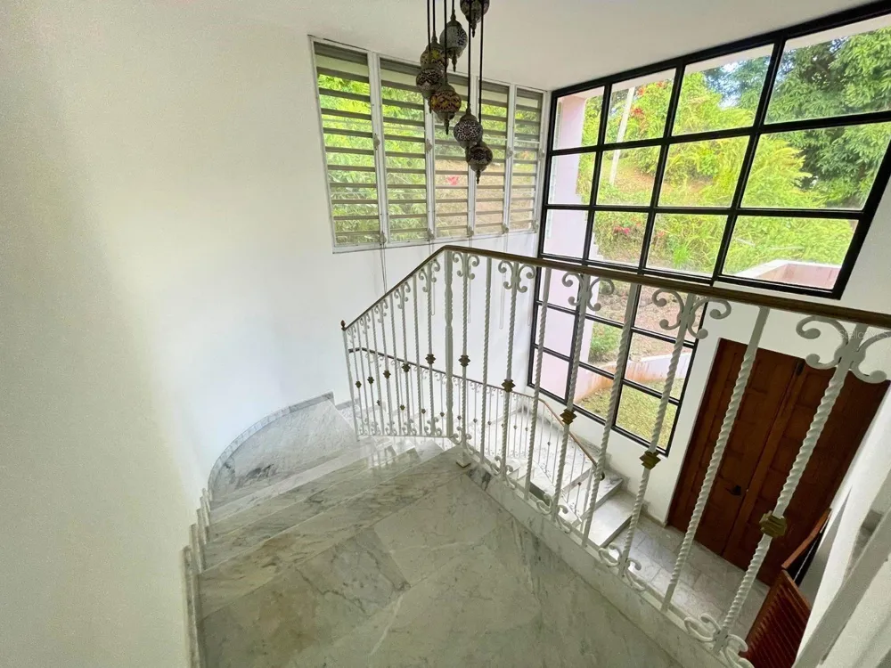 D 17 SUNSET HILLS Guaynabo, PR 00970