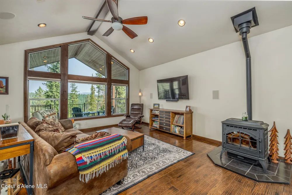 36120 Milan Elk Road Chattaroy, WA 99003