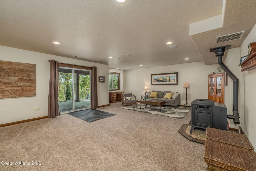 36120 Milan Elk Road Chattaroy, WA 99003