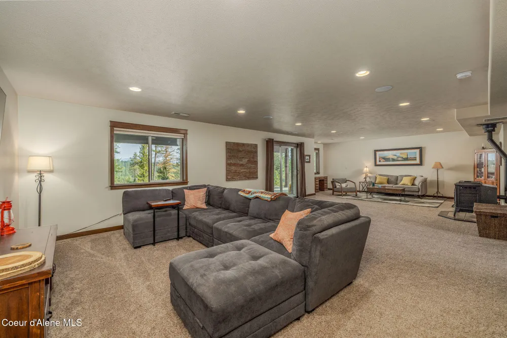 36120 Milan Elk Road Chattaroy, WA 99003