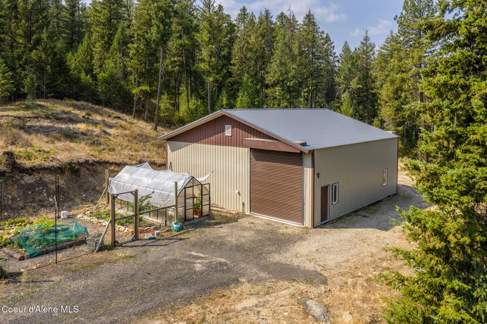 36120 Milan Elk Road Chattaroy, WA 99003