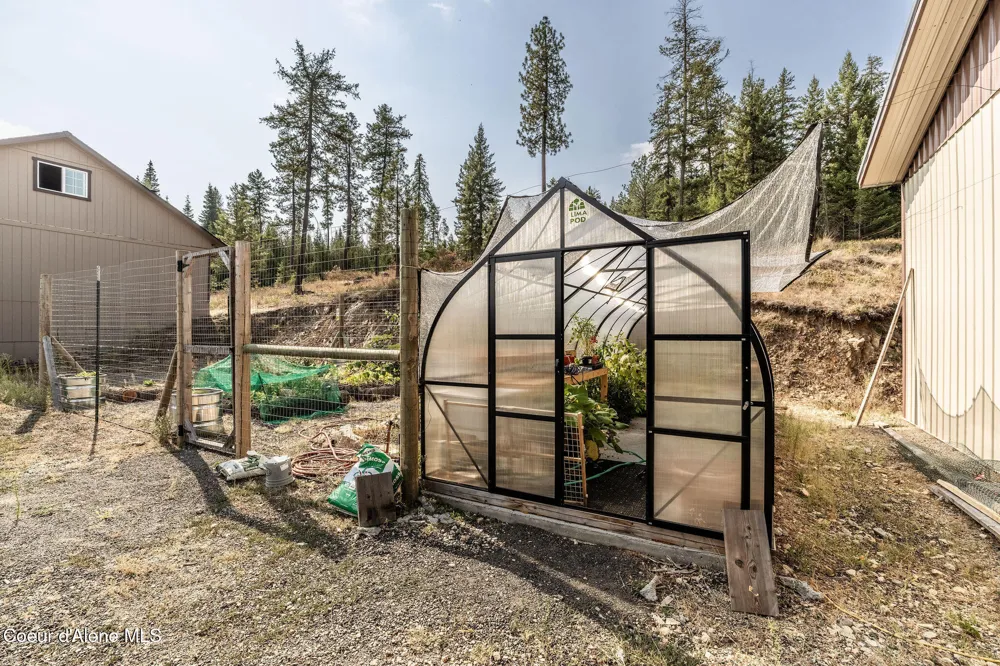 36120 Milan Elk Road Chattaroy, WA 99003