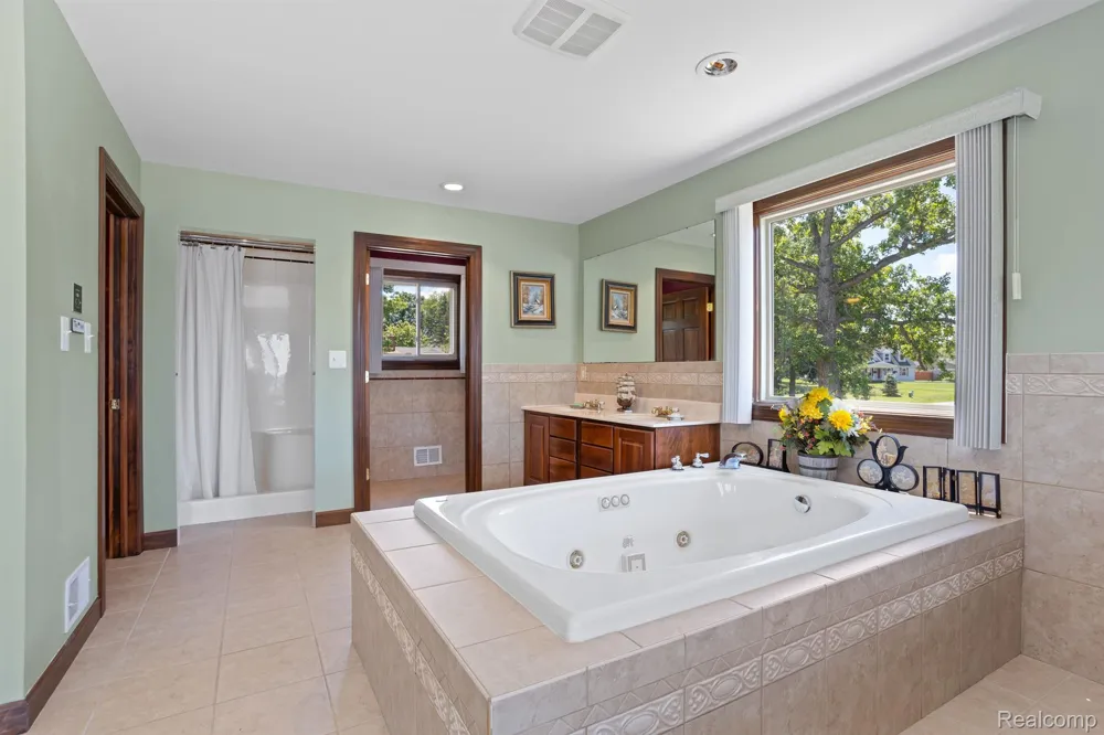 1794 S HUGHES ROAD Brighton Township, MI 48114