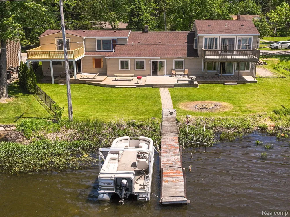 1794 S HUGHES ROAD Brighton Township, MI 48114